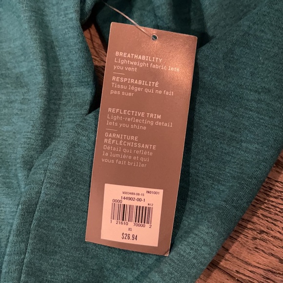 Old Navy Active pullover. - Picture 5 of 6